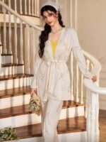 Alternative view of طقم بجامة نوم بطبعة زهور صغيرة