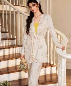 طقم بجامة نوم بطبعة زهور صغيرة