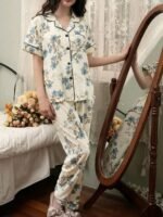 بجامة نسائية بطبعات ورد