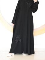 عباية تطريز صدر وحاشية قماش نصف القمر مع طرحة