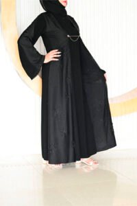 عباية قطعتين مطرزه خرز  مع طرحه